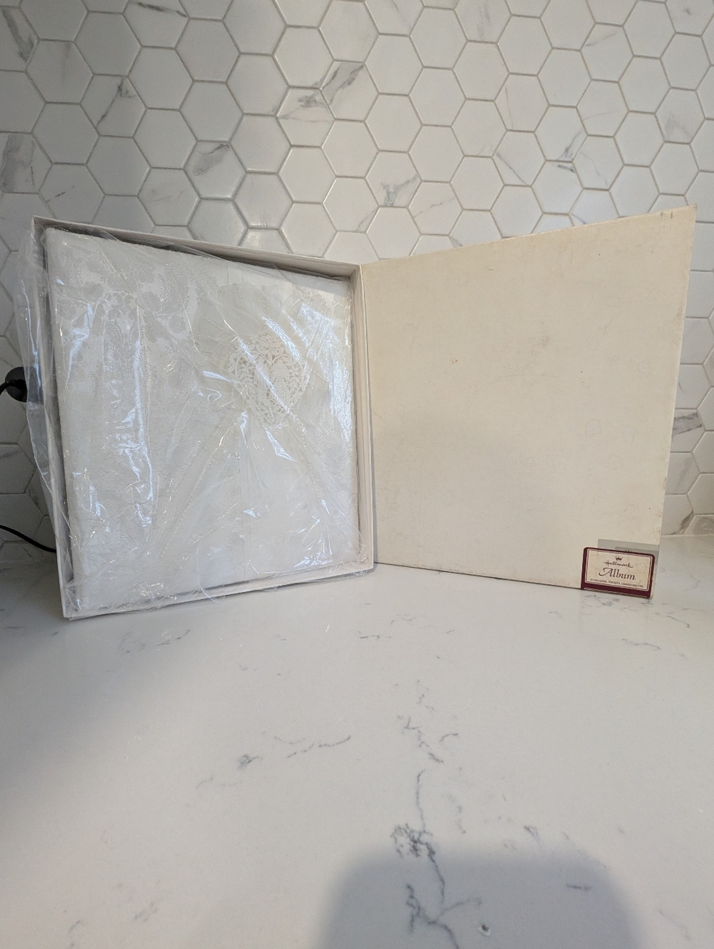 New Vintage Hallmark Keepsake WEDDING PHOTO ALBUM Photo Album Keepsake Storage .